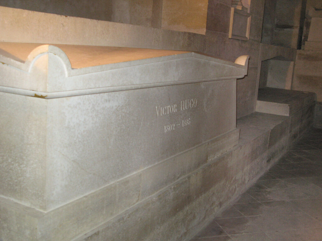 Надгробие Виктора Гюго в парижском Пантеоне