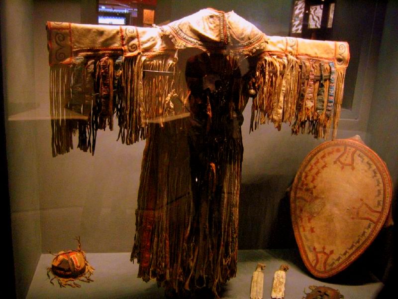 Костюм эвенкийского шамана. Музей на набережной Бранли (Франция)
