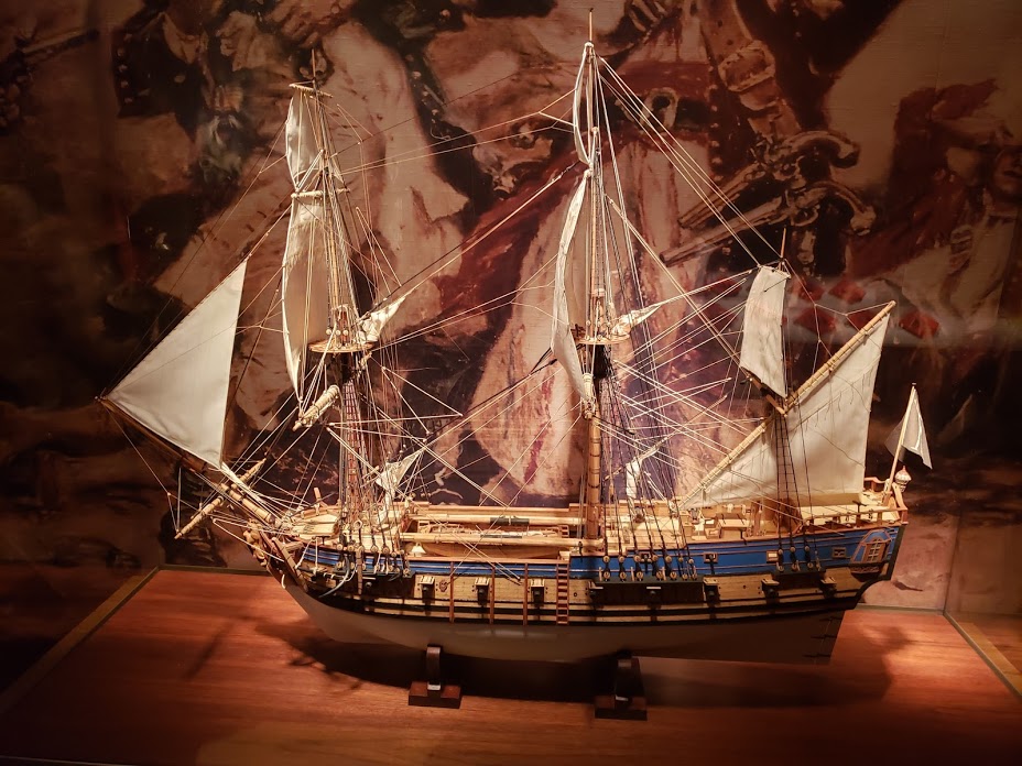 Модель пиратского корабля «Месть королевы Анны» в Музее истории Северной Каролины