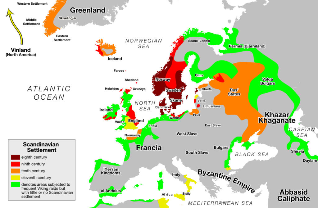 Карта распространения поселений, которые основали викинги VIII век (темно-красный), IX век (красный), X век (оранжевый), XI век (желтый) и районы частых набегов, но без постоянных поселений викингов (светло-зеленый)